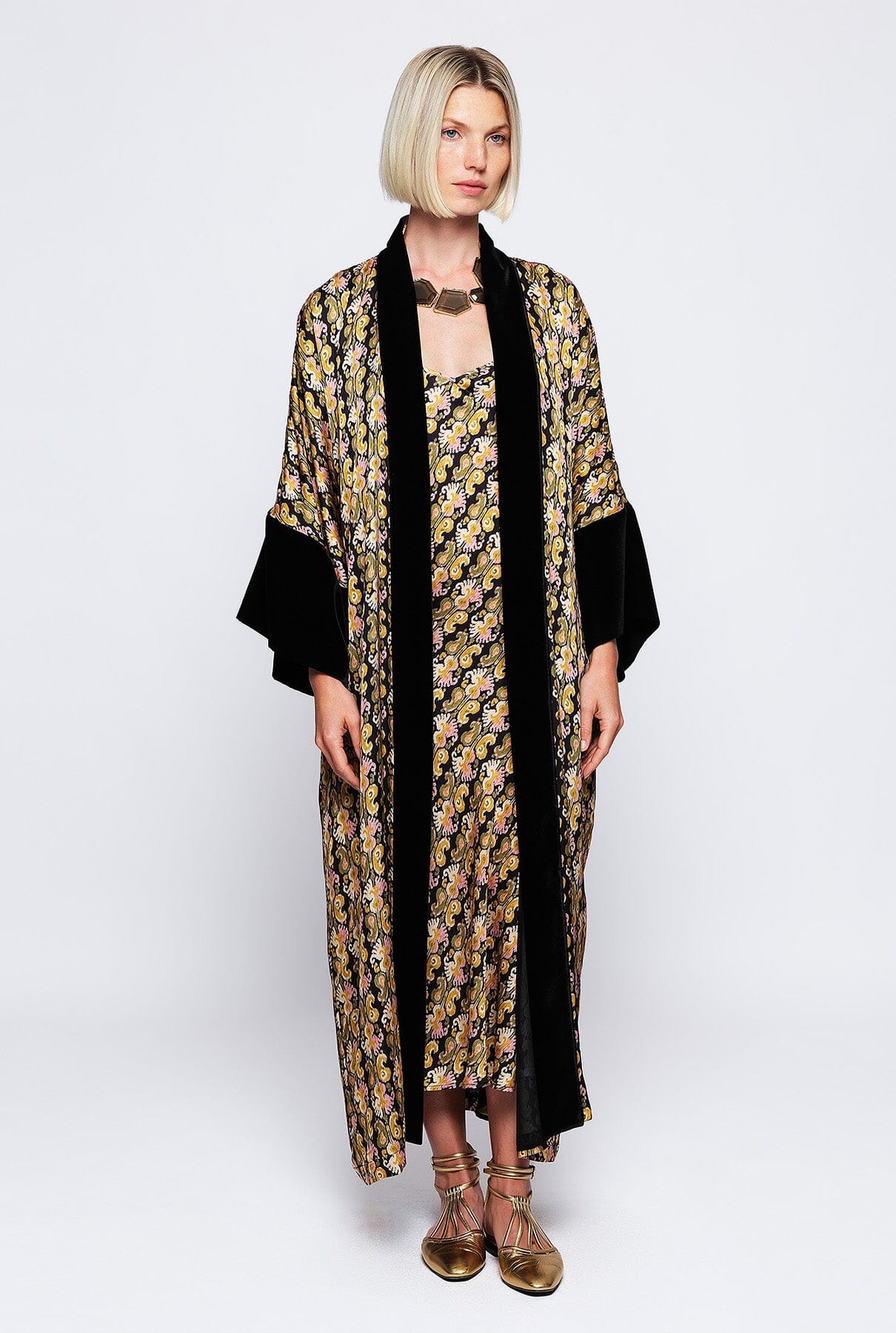 Paisley print black background kimono Sleepwear Mirto 