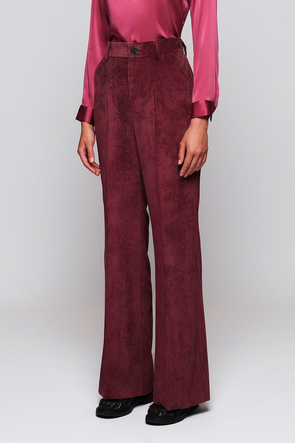 Pantalón de pana burdeos · Mirto