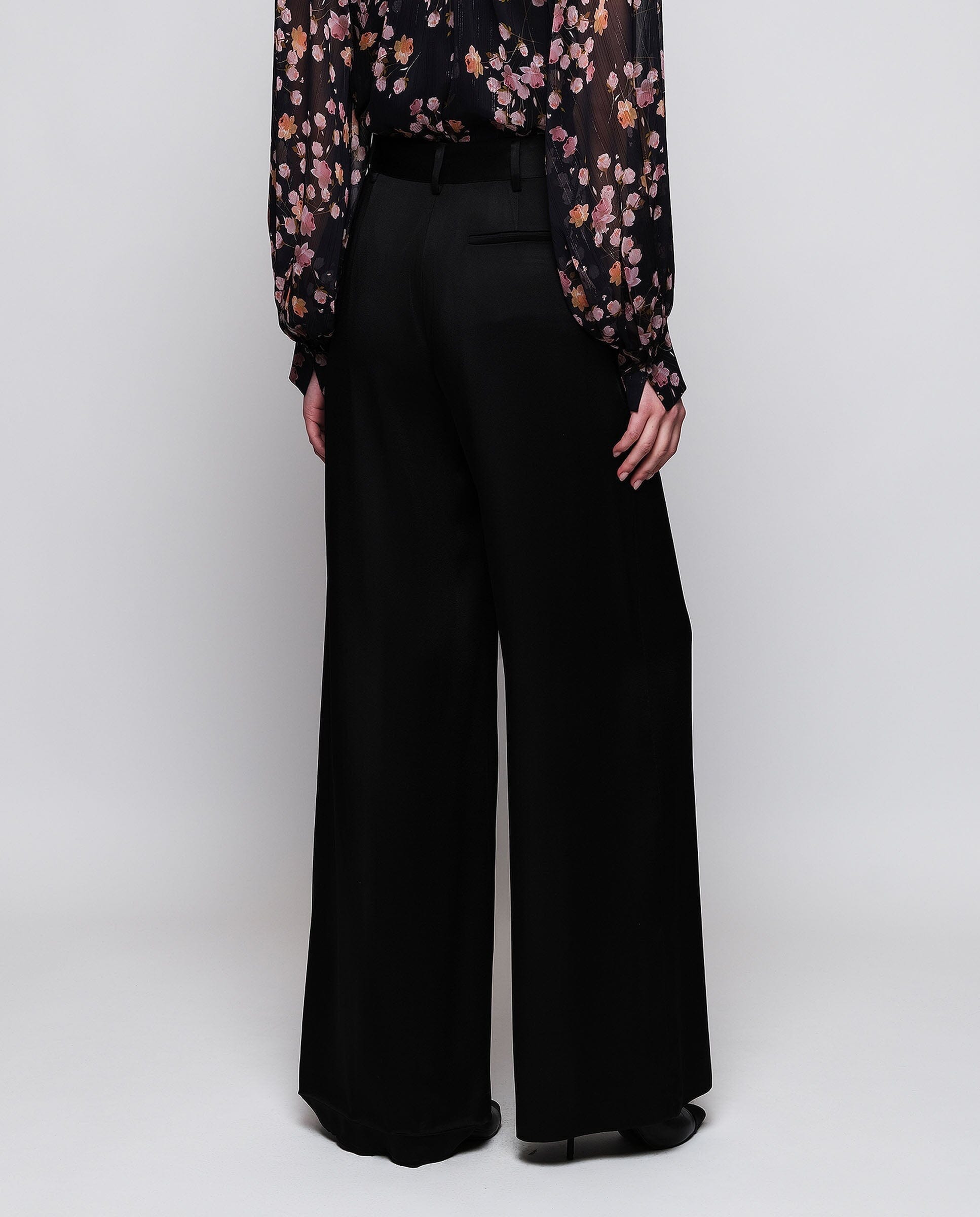 Pantalón de traje negro en satén Trousers Mirto 