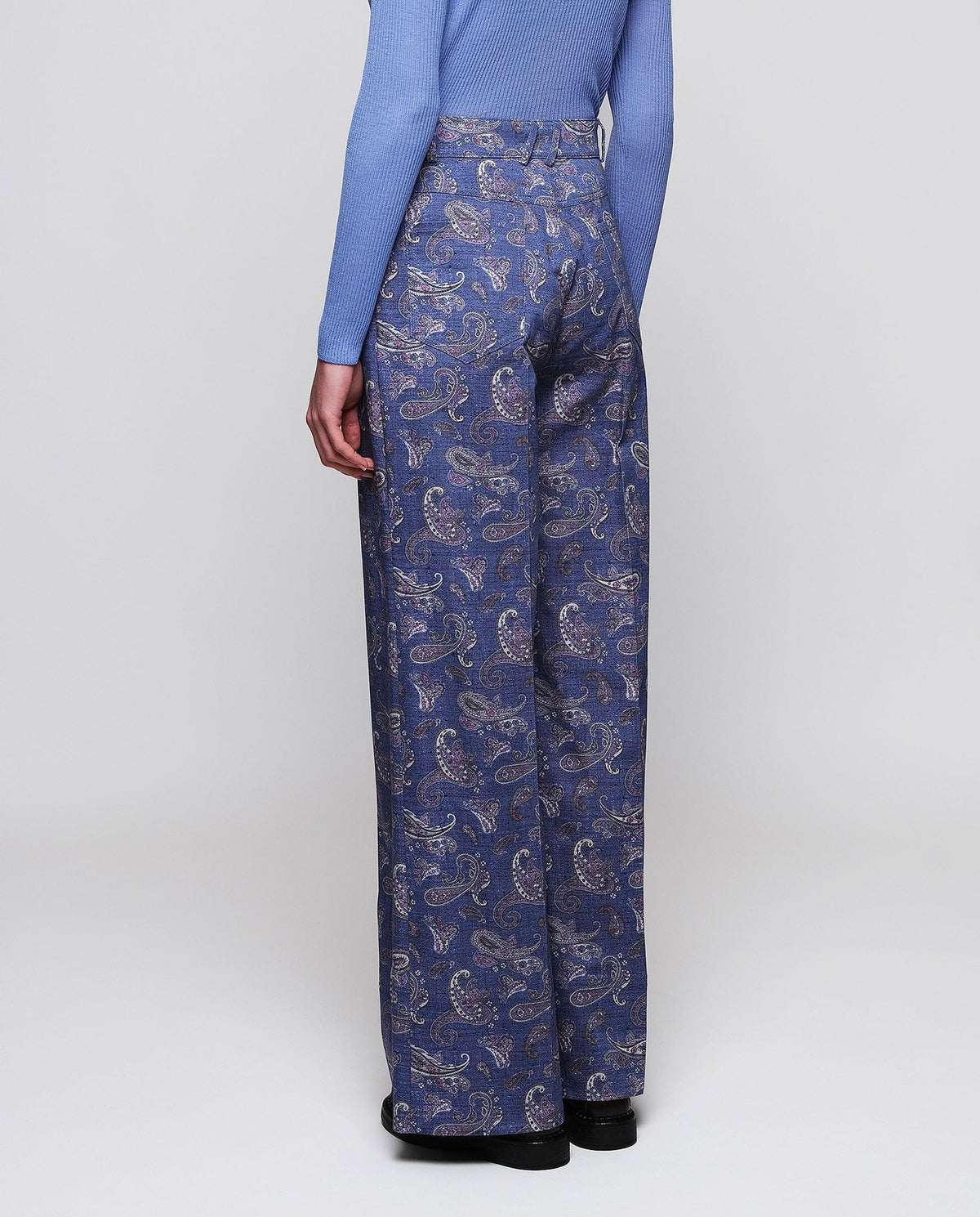 Pantalón denim estampado paisley · Mirto · vista 2