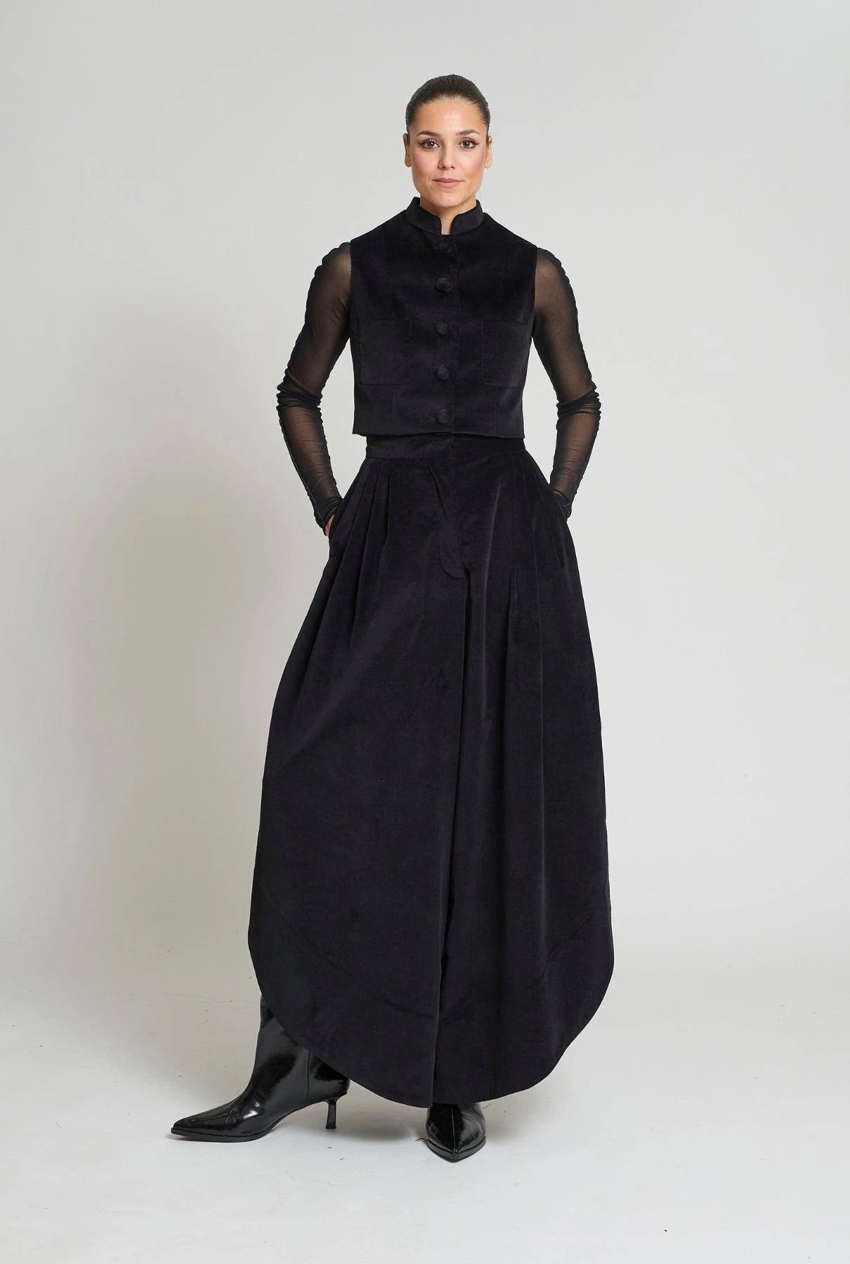 PANTALON TULIPAN NEGRO Trousers Zaitegui Studio 