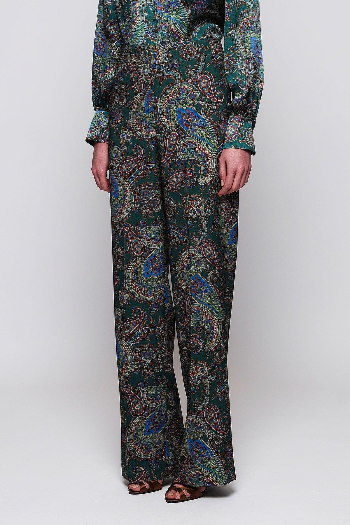 Pantalón verde estampado paisley · Mirto