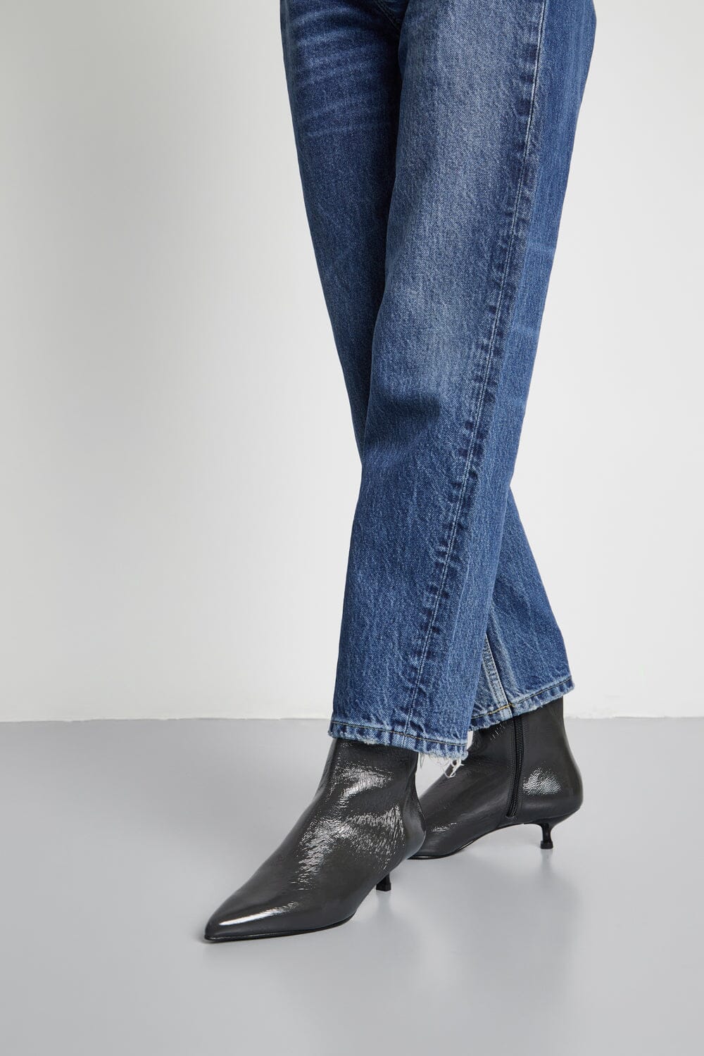 Paula Ankle Boots in Grey Patent Leather Booties AUGUSTA 