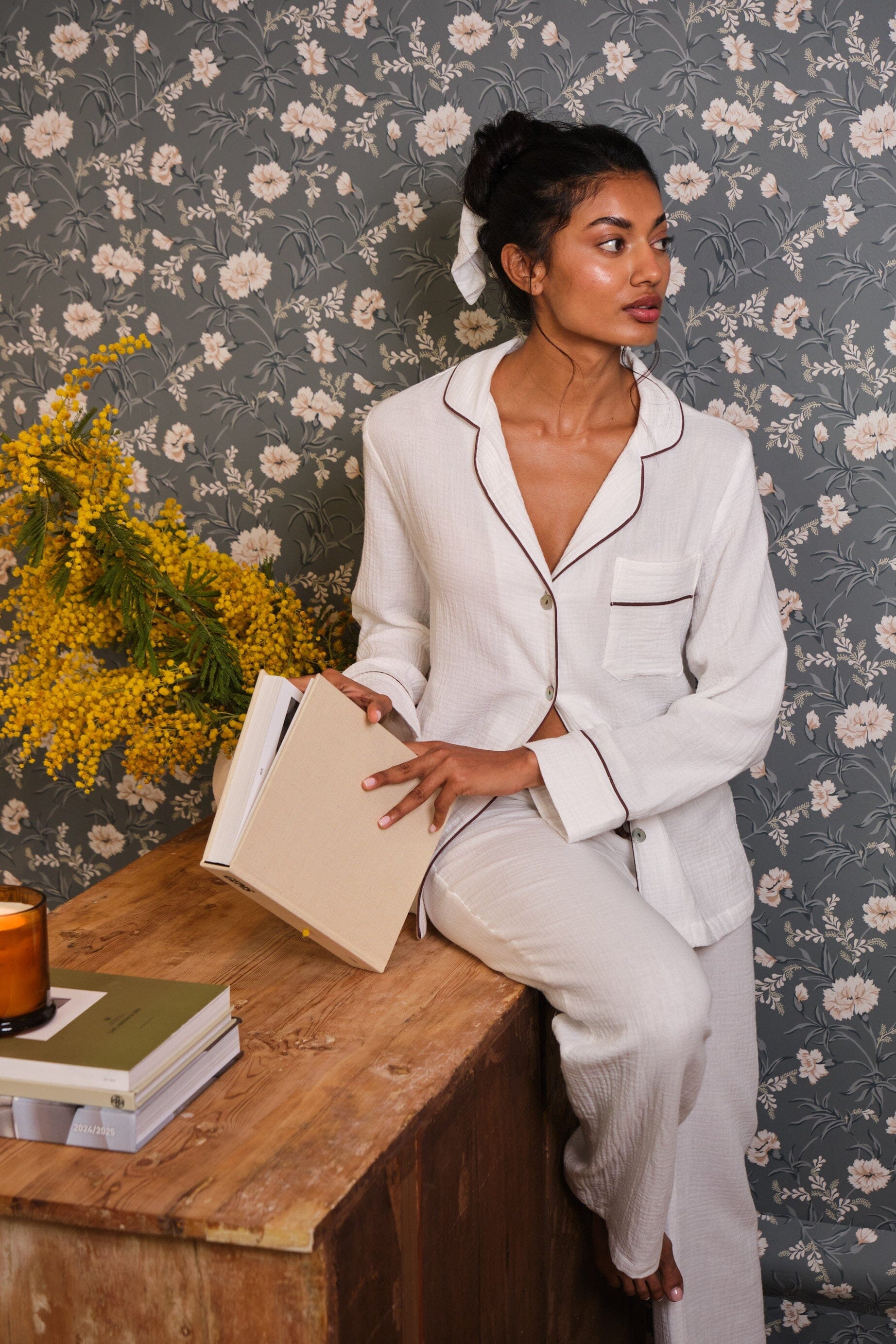 Pijama Largo Bambula Blanco con vivo marrón chocolate Pijama de mujer Vicky Bargalló 