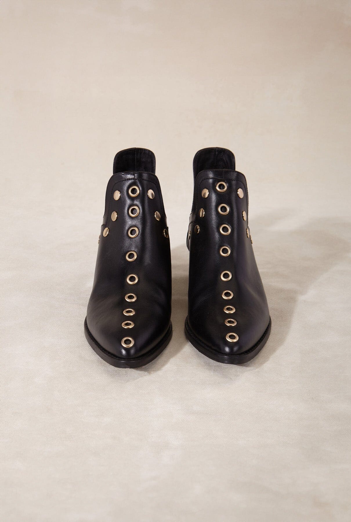 PUNKY BOOTS NEGRAS TACHAS ORO 4CM Boots Micuir 