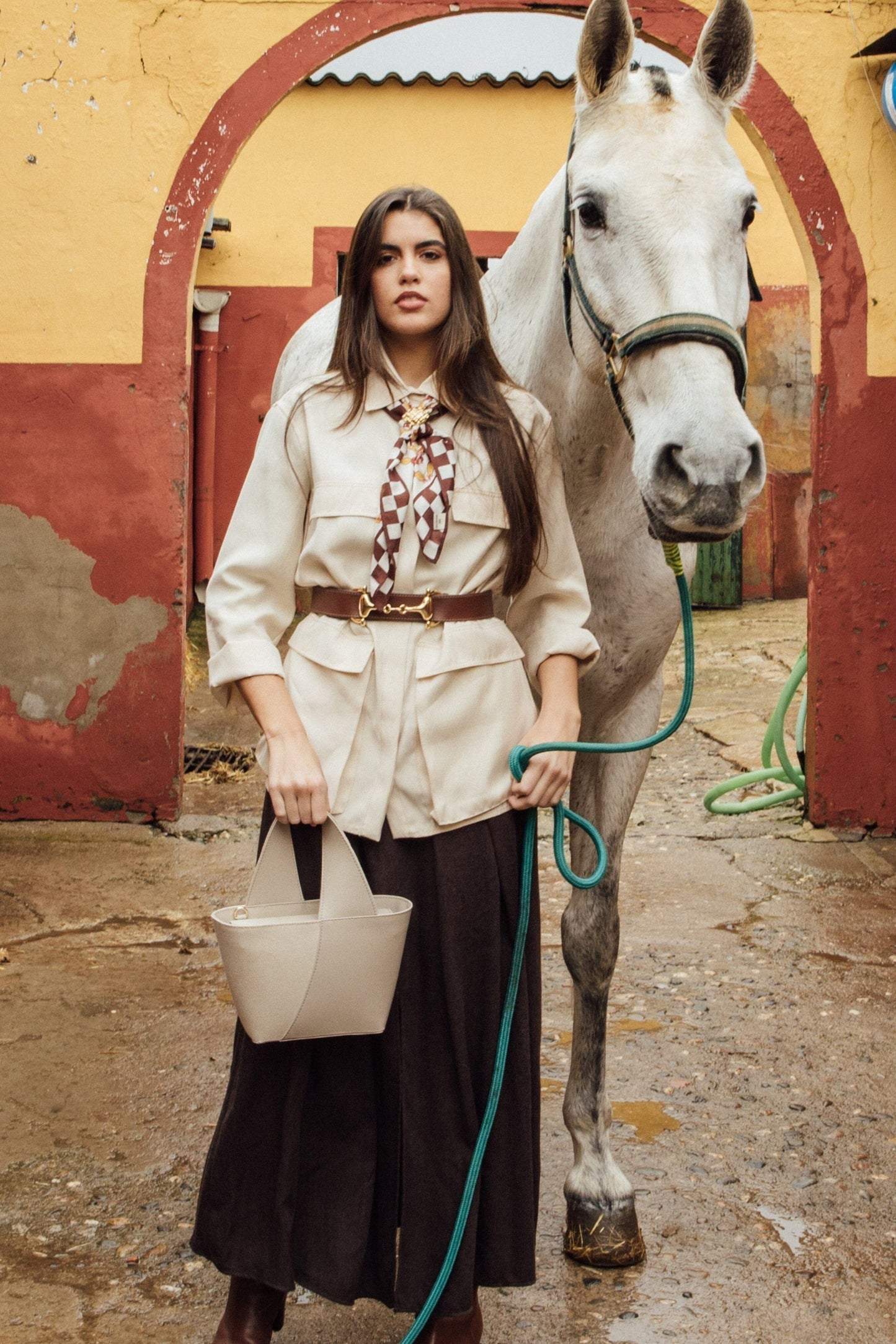 Roda Tapiz Beige Hand bags Maese Place 
