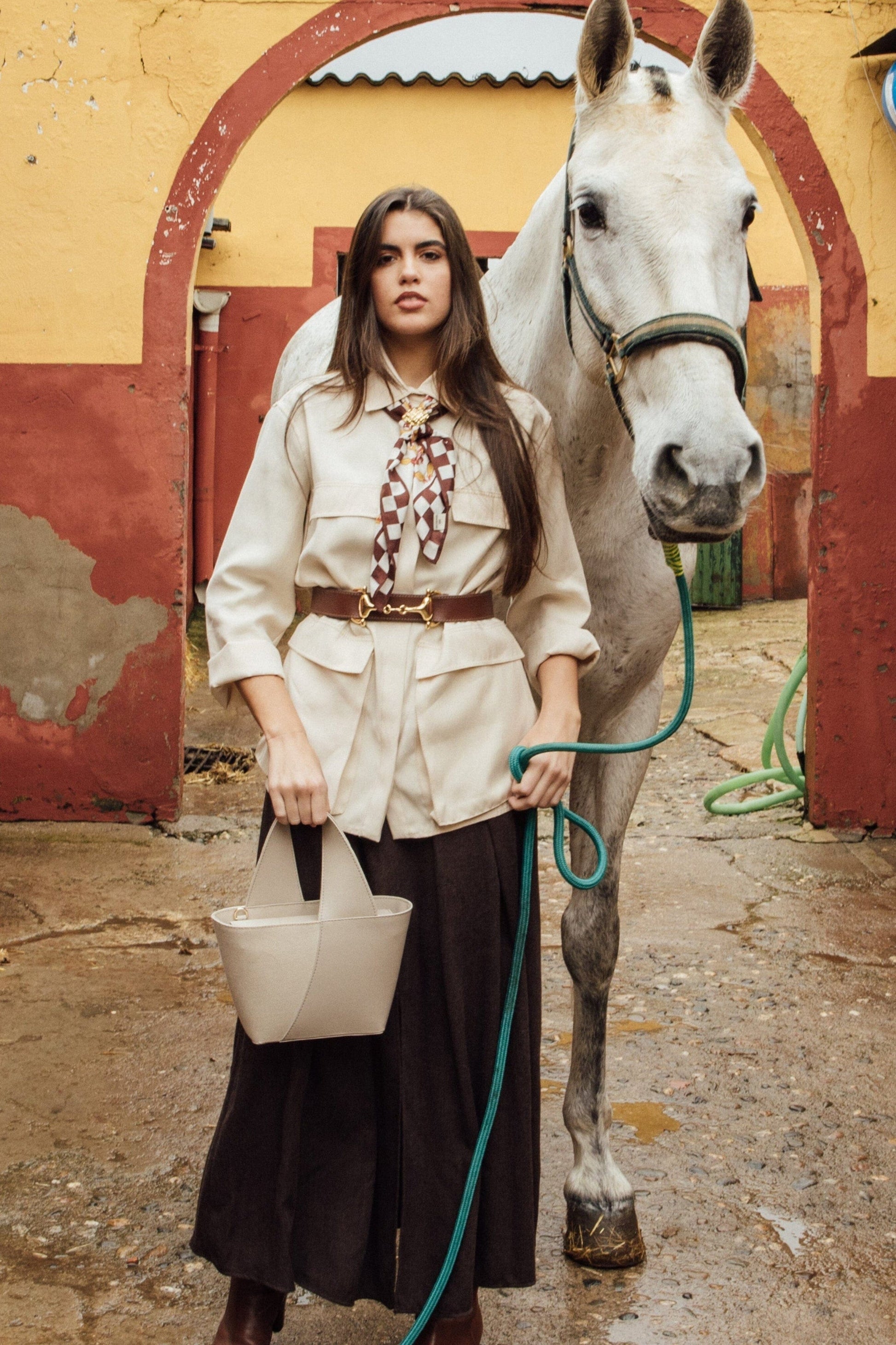 Roda Tapiz Beige Hand bags Maese Place 