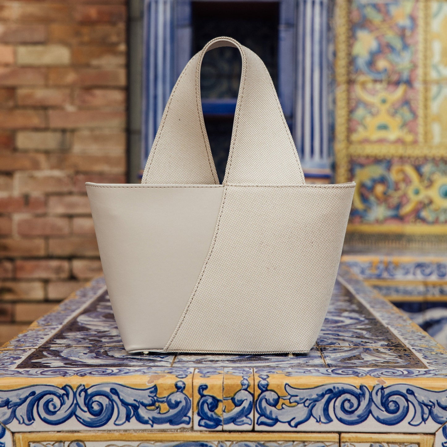 Roda Tapiz Beige Hand bags Maese Place 