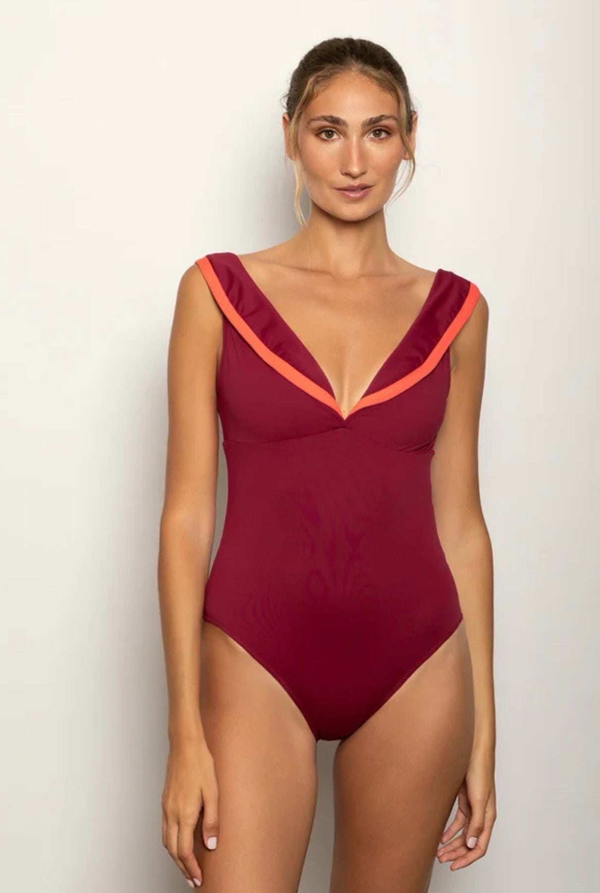 Saint Tropez maillot burdeos Swimwear Laura Vecino 