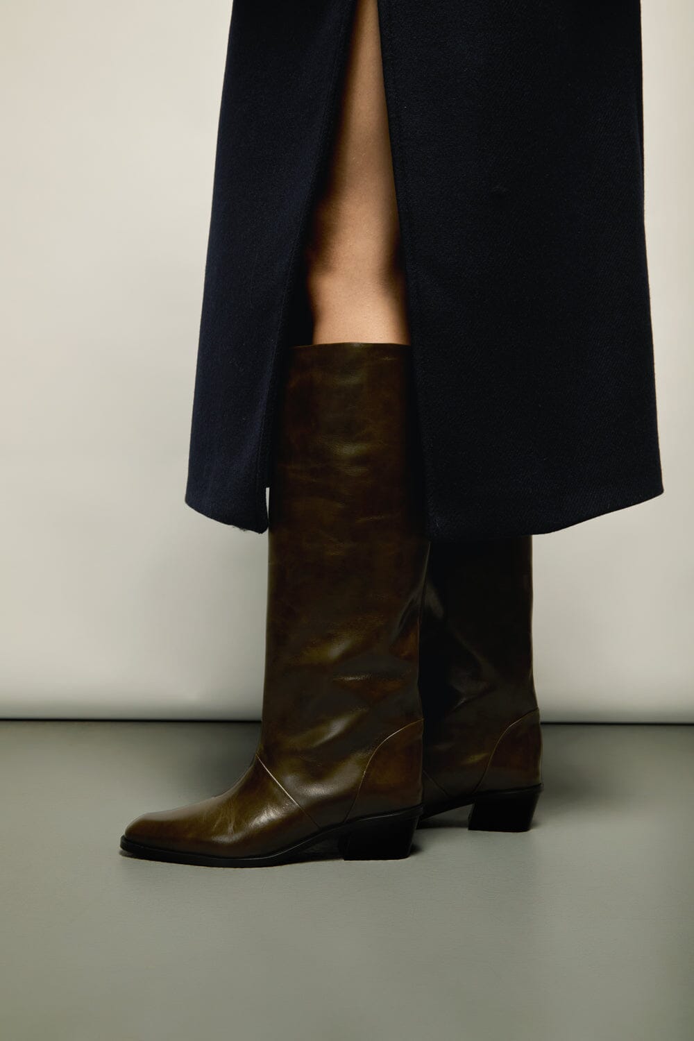 Sarah Boots in Khaki Leather · Augusta · vista 4