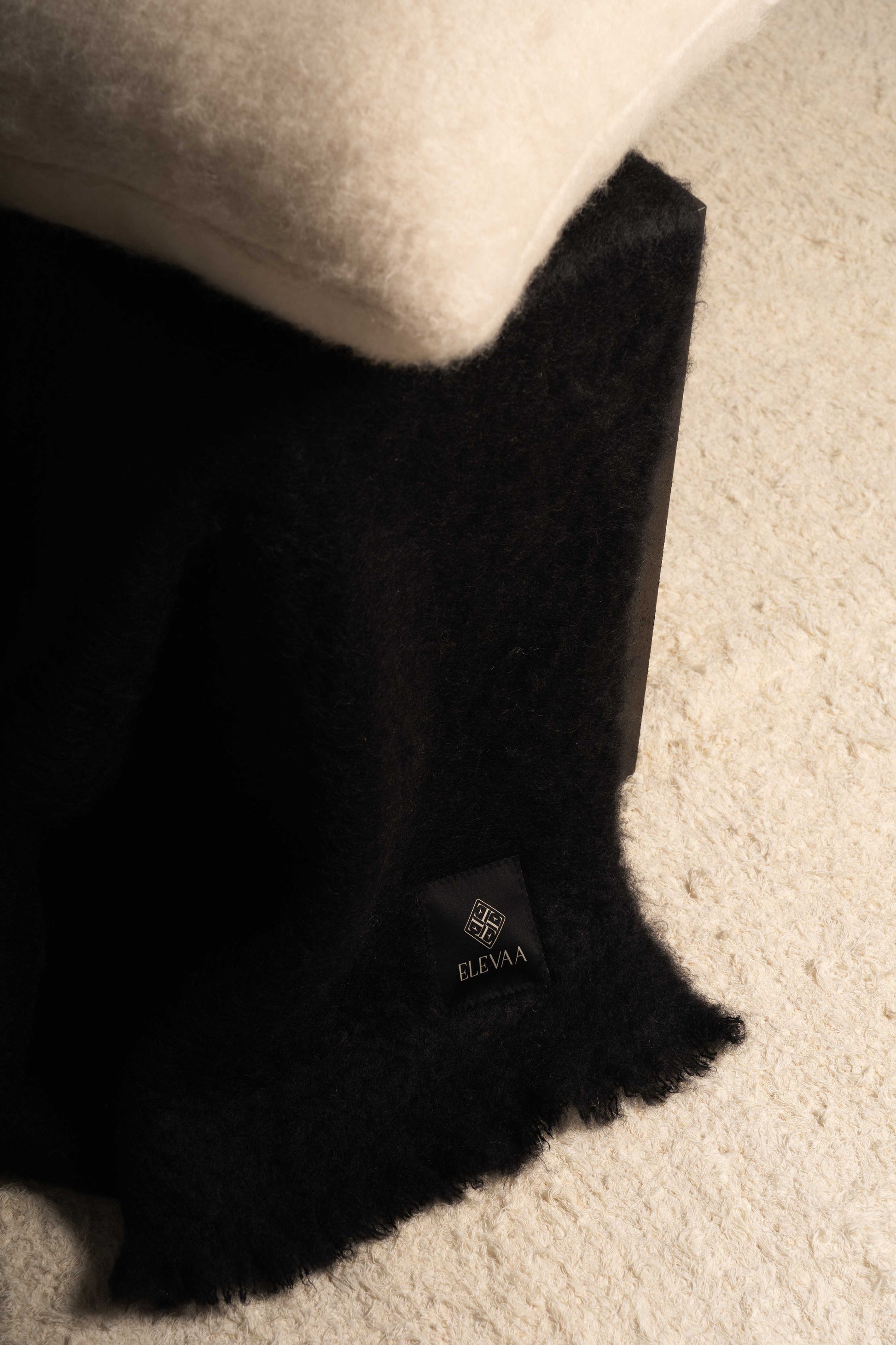 Set Cojín y Manta Cushions ELEVAA 