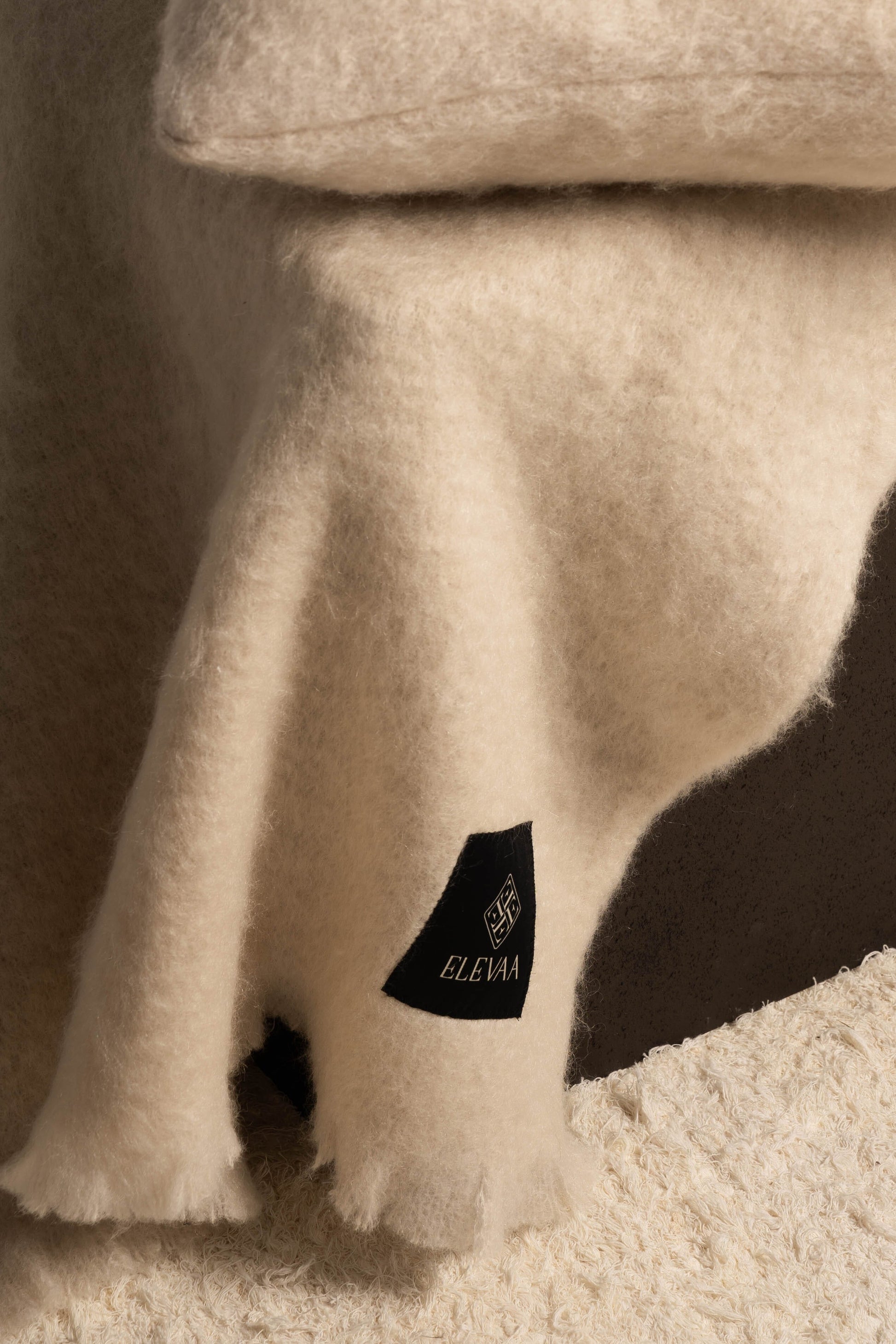 Set Cojín y Manta Cushions ELEVAA 