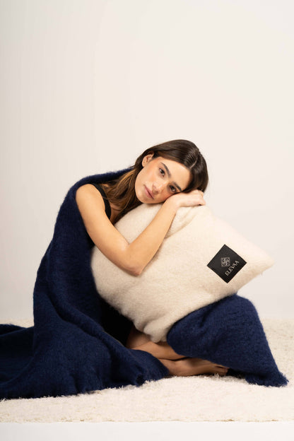 Set Cojín y Manta Cushions ELEVAA 