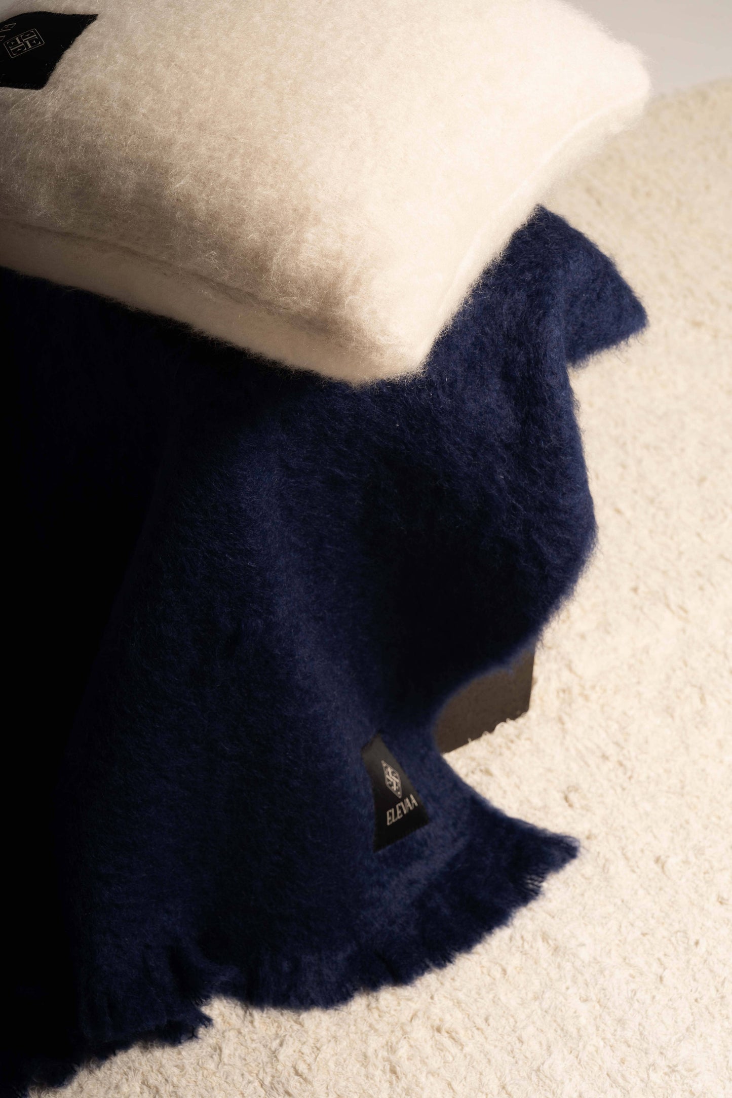 Set Cojín y Manta Cushions ELEVAA 