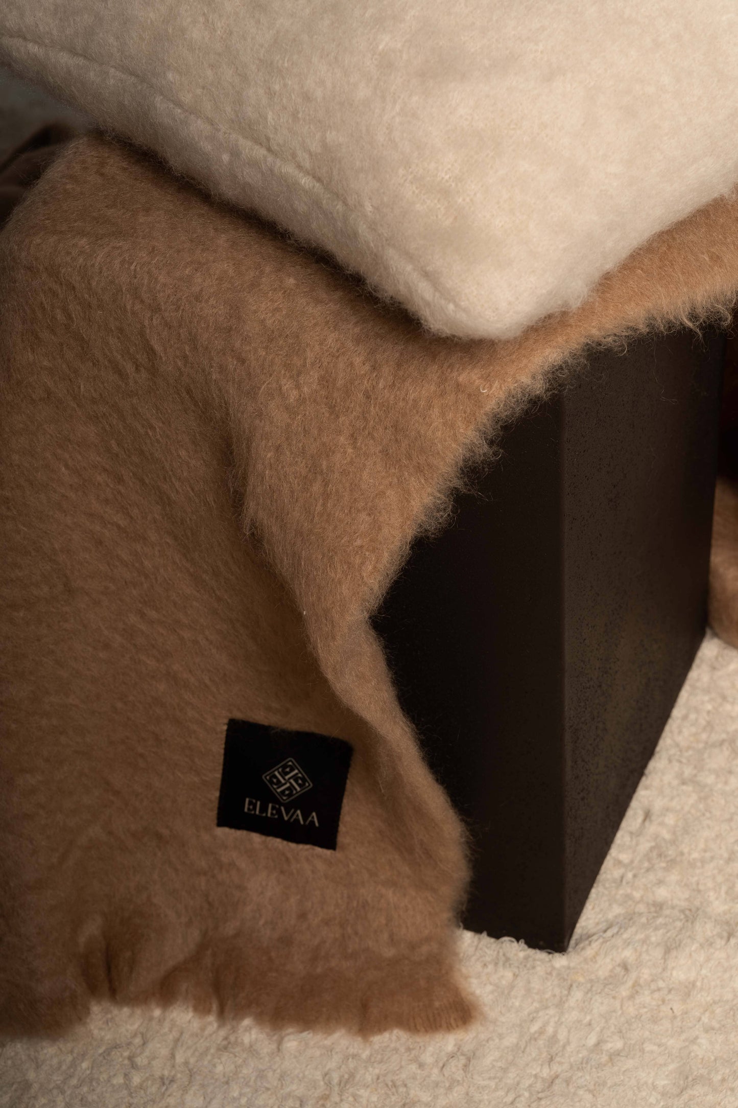 Set Cojín y Manta Cushions ELEVAA 