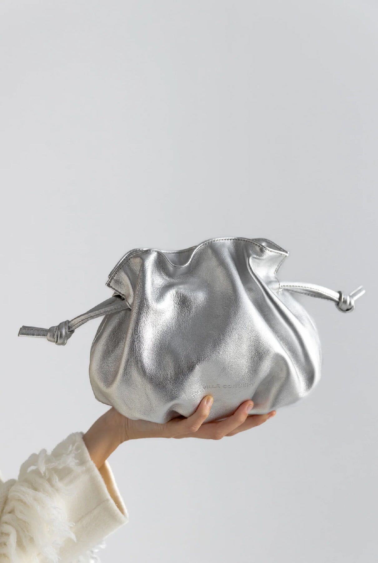 ⁠SHELL BAG: RE-EDITED SILVER Shoulder bags The Villã Concept 