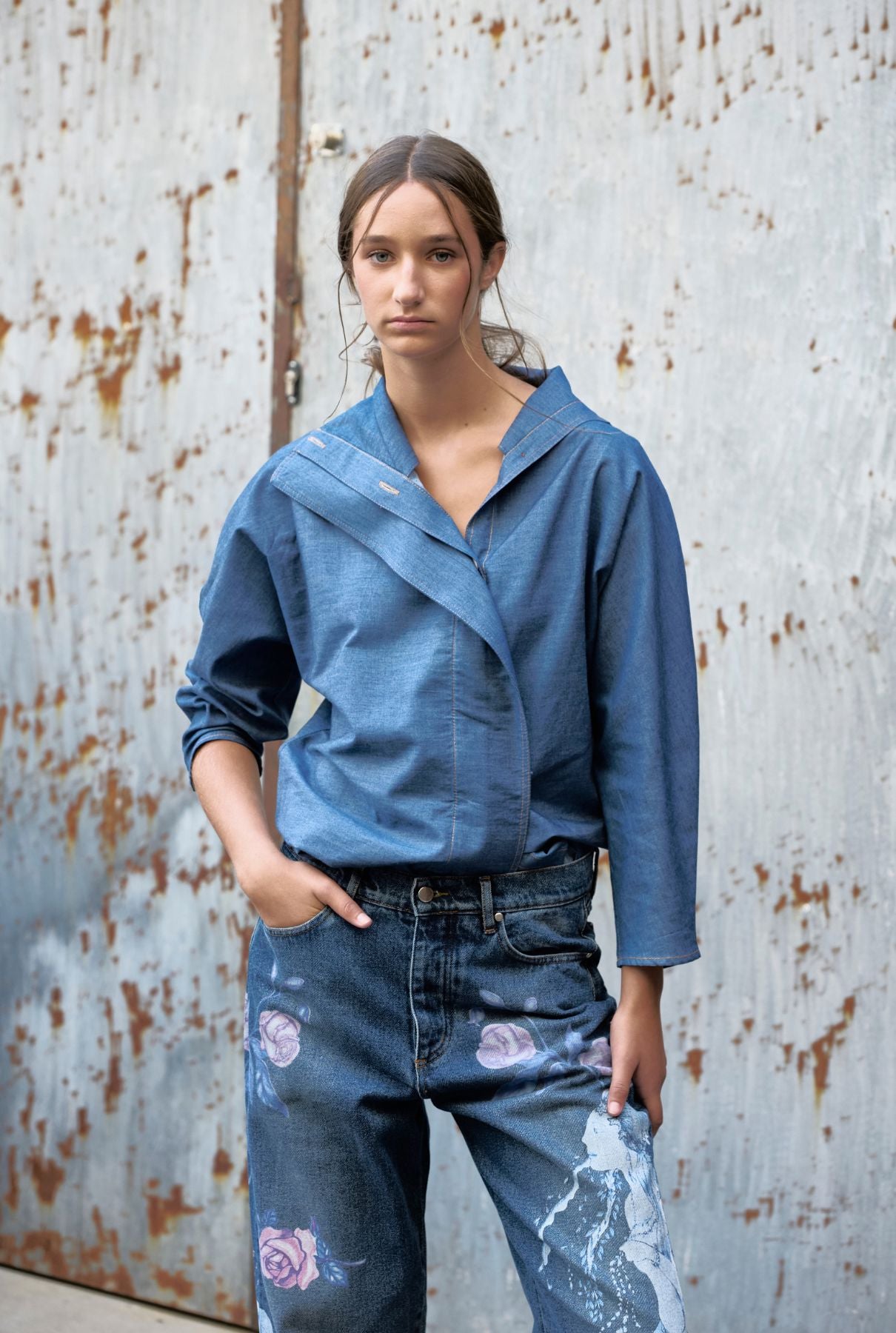 Side-closure shirt in denim Shirts & blouses Iki Essentials 
