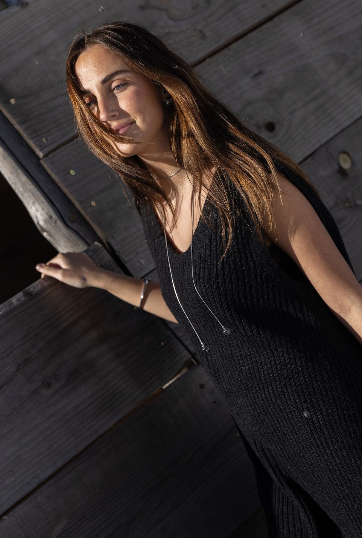 SLEEVELESS SWEATER: BLACK Sweaters The Villã Concept 