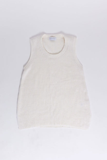 SLEEVELESS SWEATER: WHITE Sweaters The Villã Concept 