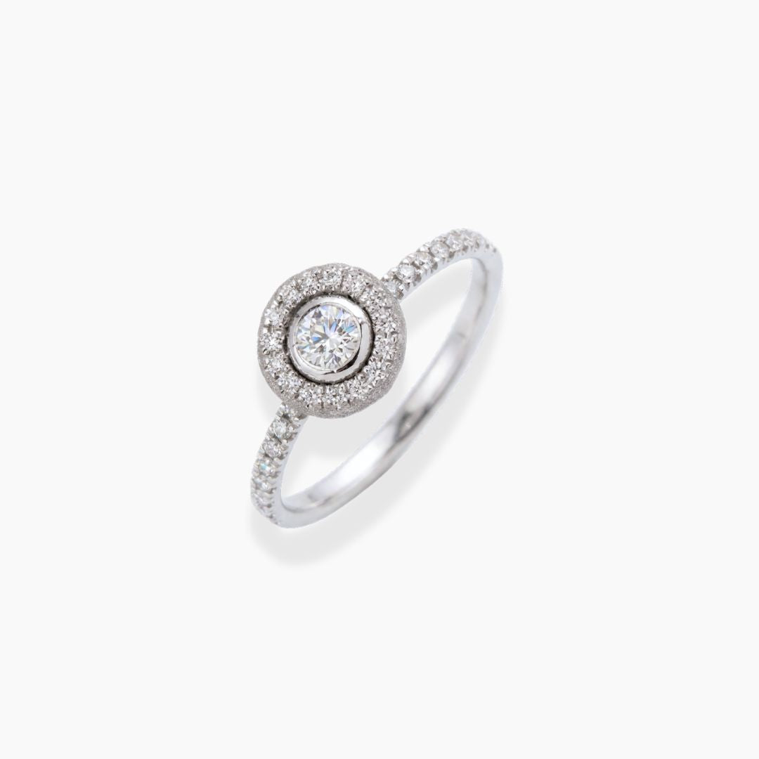 Solitario Bubbles Pavé — Anillo de compromiso en oro blanco 18k con diamantes Rings Elena Carrera 