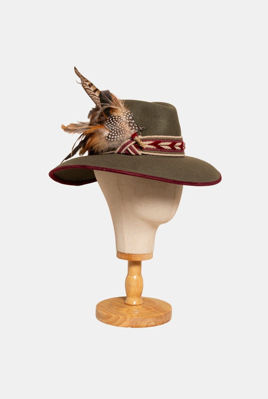 Sombrero Ala 9 CM Espiga Burdeos (Pluma XXL) Hats Alexia Alvarez de Toledo 