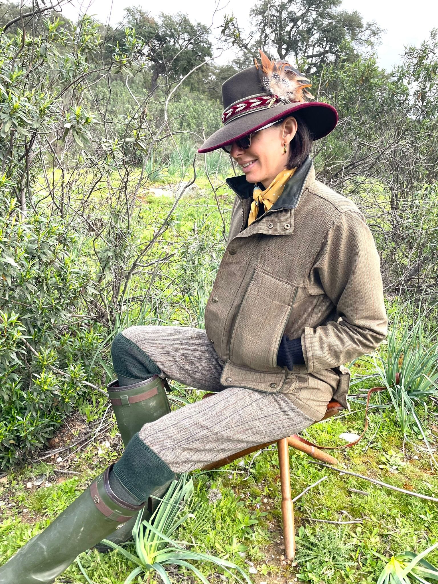 Sombrero Ala 9 CM Espiga Burdeos (Pluma XXL) Hats Alexia Alvarez de Toledo 