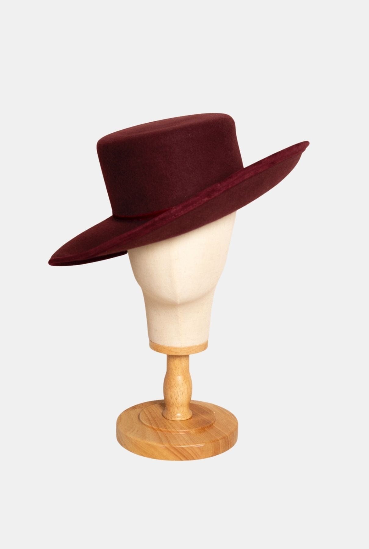 Sombrero de Lana Asimétrico Burdeos Hats Alexia Alvarez de Toledo 