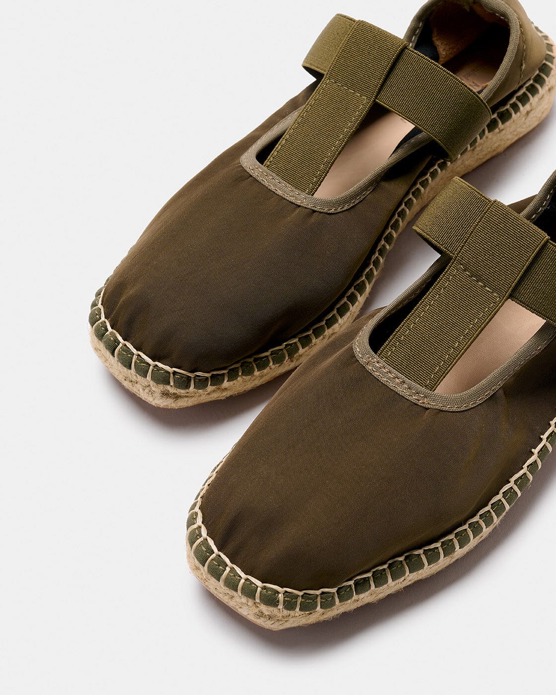 TAGARNINA OLIVA Wedges Naguisa 