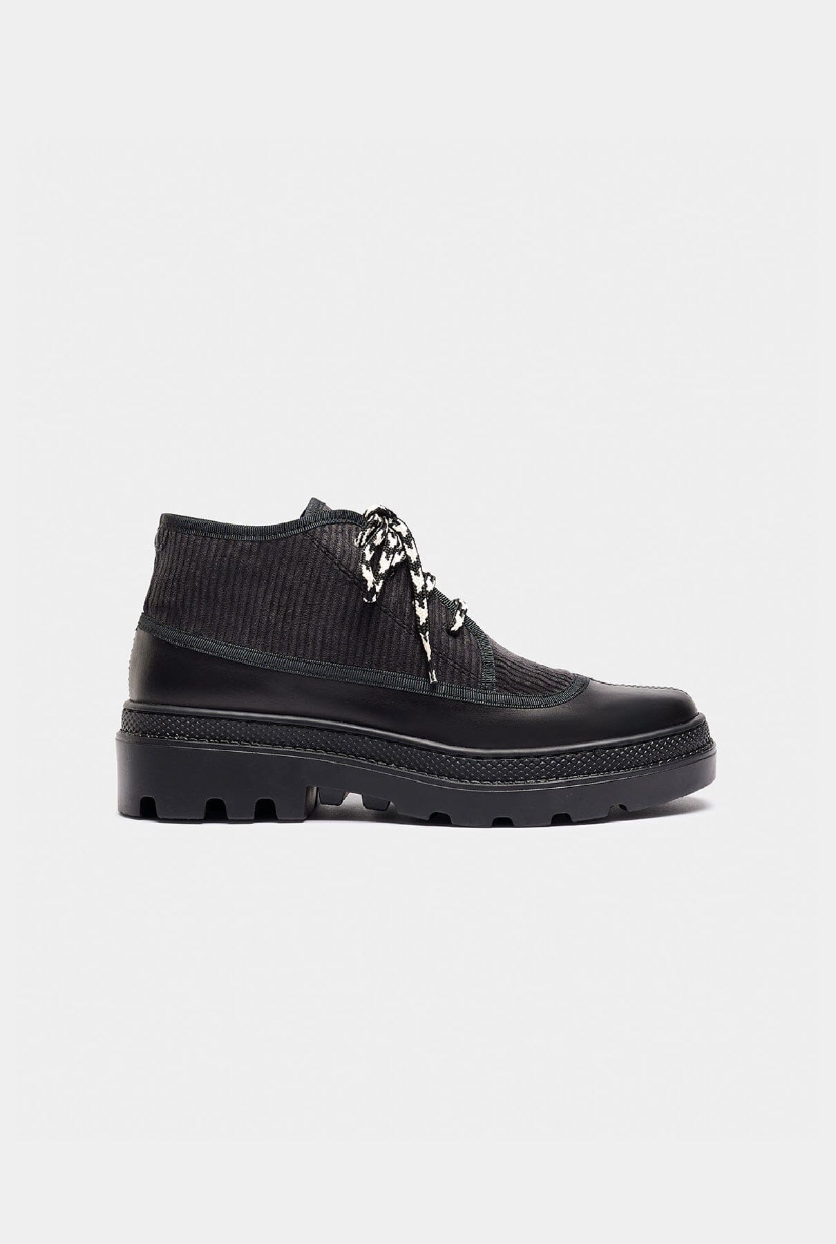 Taku Negro Boots Naguisa 