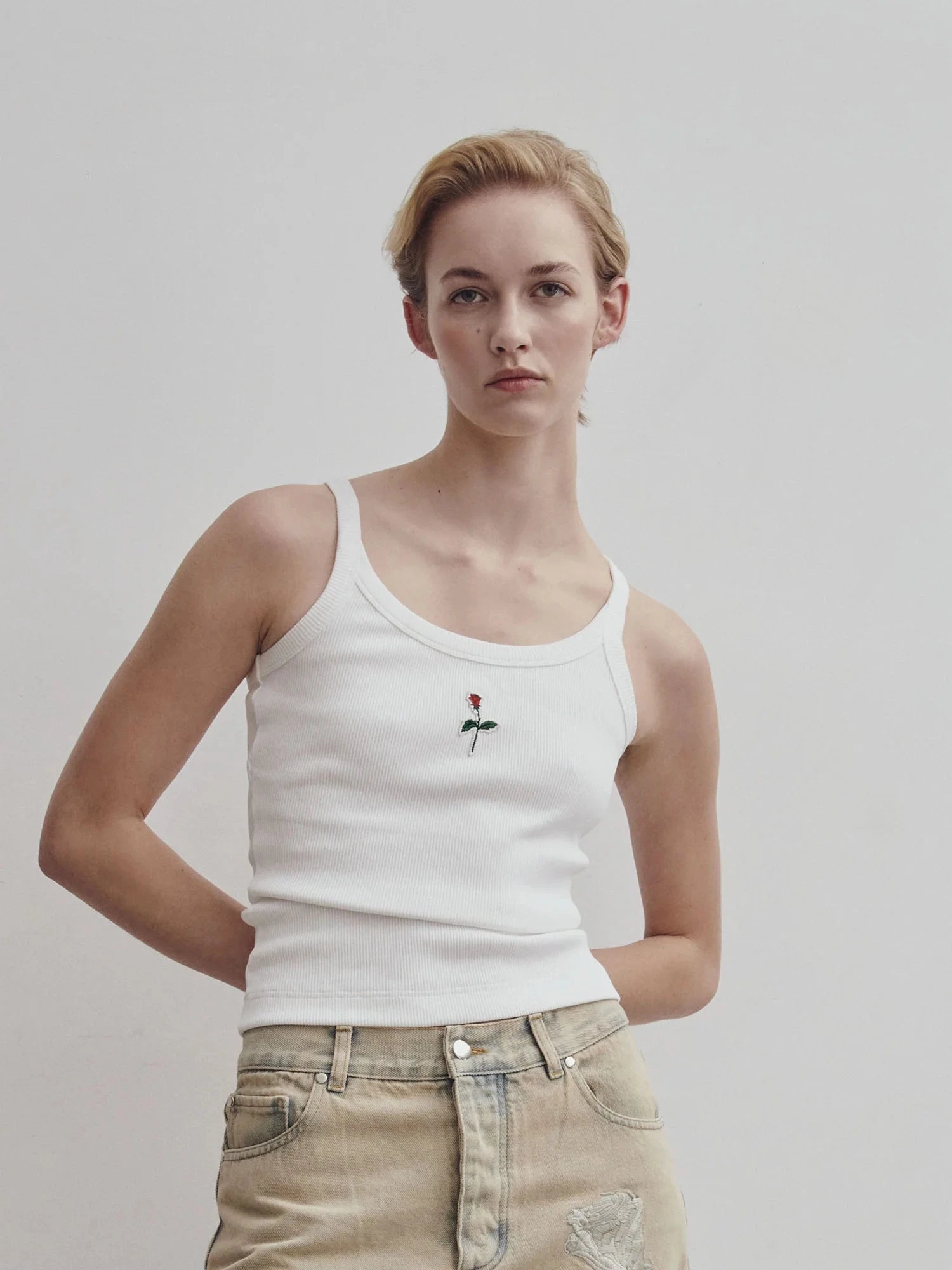tank top blanco clasico Tops and Blouses Ynes Suelves 