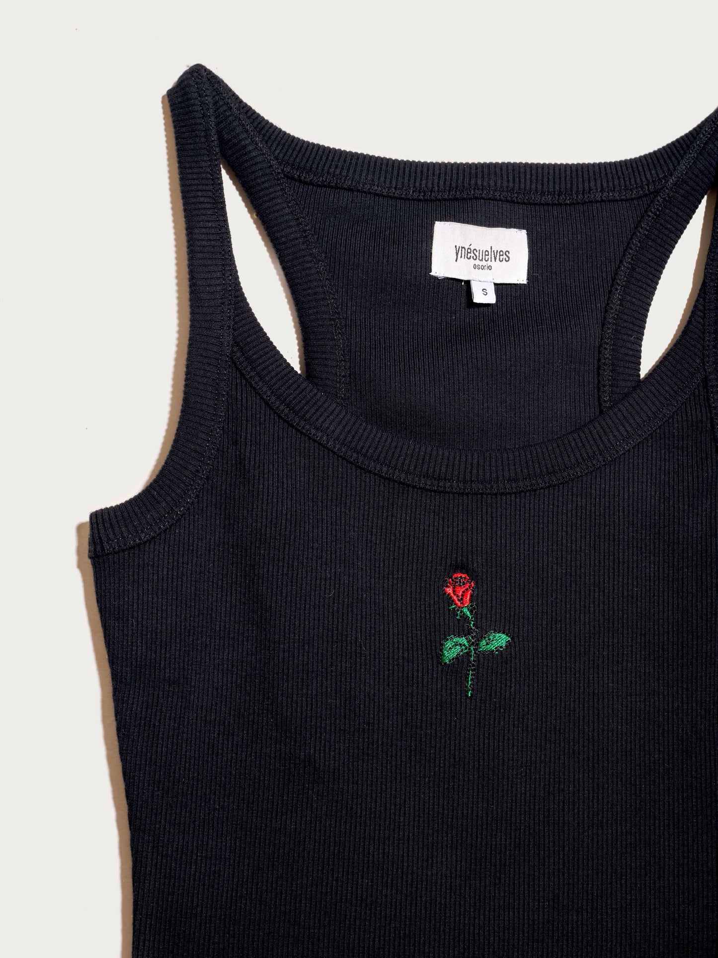 tank top negro clasico Tops and Blouses Ynes Suelves 