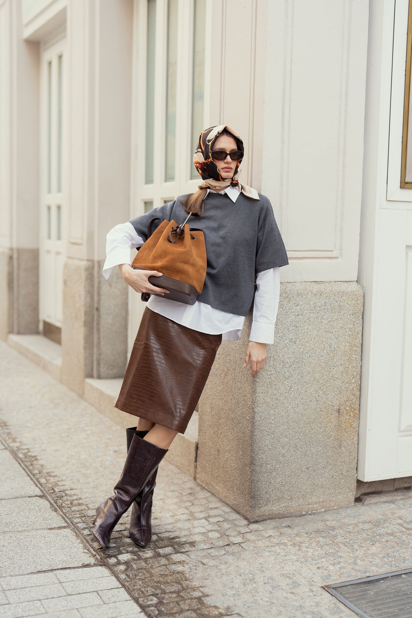 Telma Caramel Suede Tote bags Carnevale Madrid 