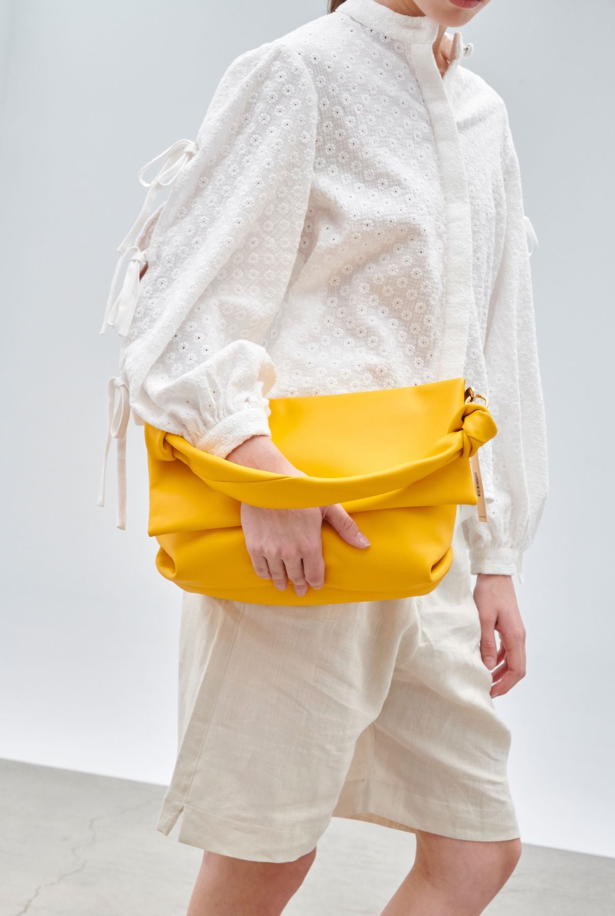 The BIG AITANA Bag. Piel vacuno color AMARILLO Hand bags The Bag Lab 