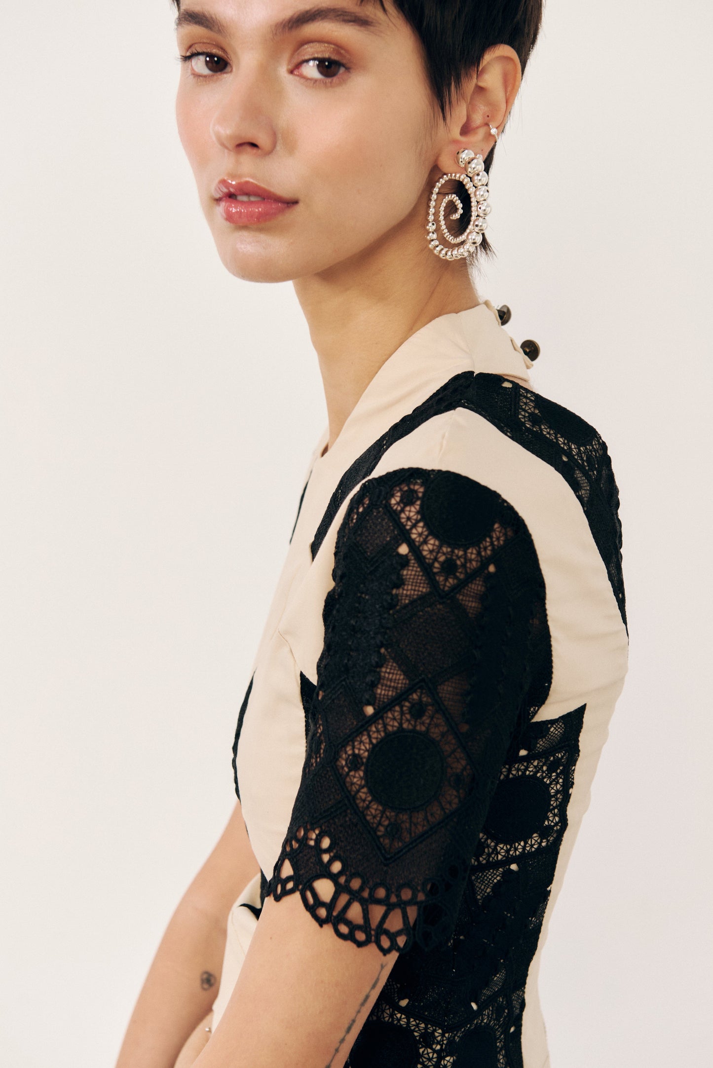 Top cortes étnico beige PRE-ORDER Shirts & Tops E.R.A.X. 