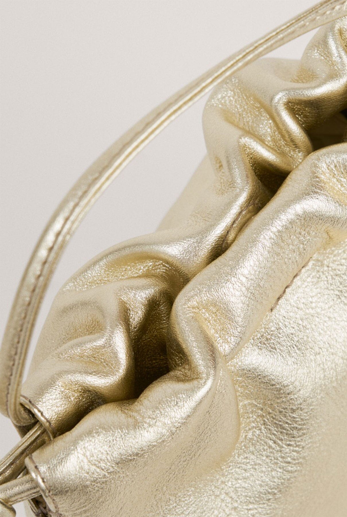 Totina Metalizado Oro Shoulder bags Malababa 