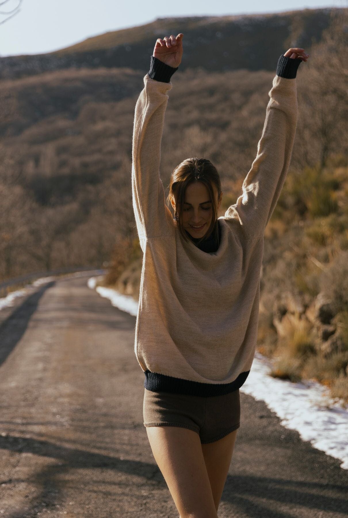 TURTLE NECK SWEATER: CAMEL & NAVY Sweaters The Villã Concept 