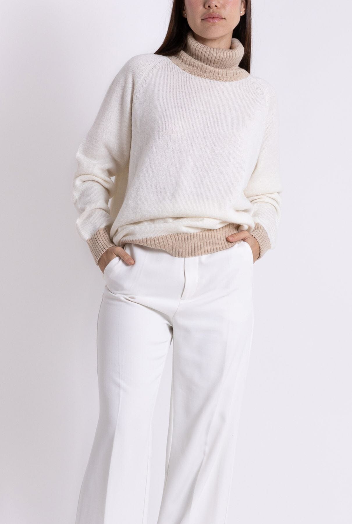 TURTLE NECK SWEATER: OFF WHITE & CAMEL Sweaters The Villã Concept 