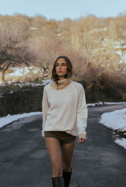TURTLE NECK SWEATER: OFF WHITE & CAMEL Sweaters The Villã Concept 