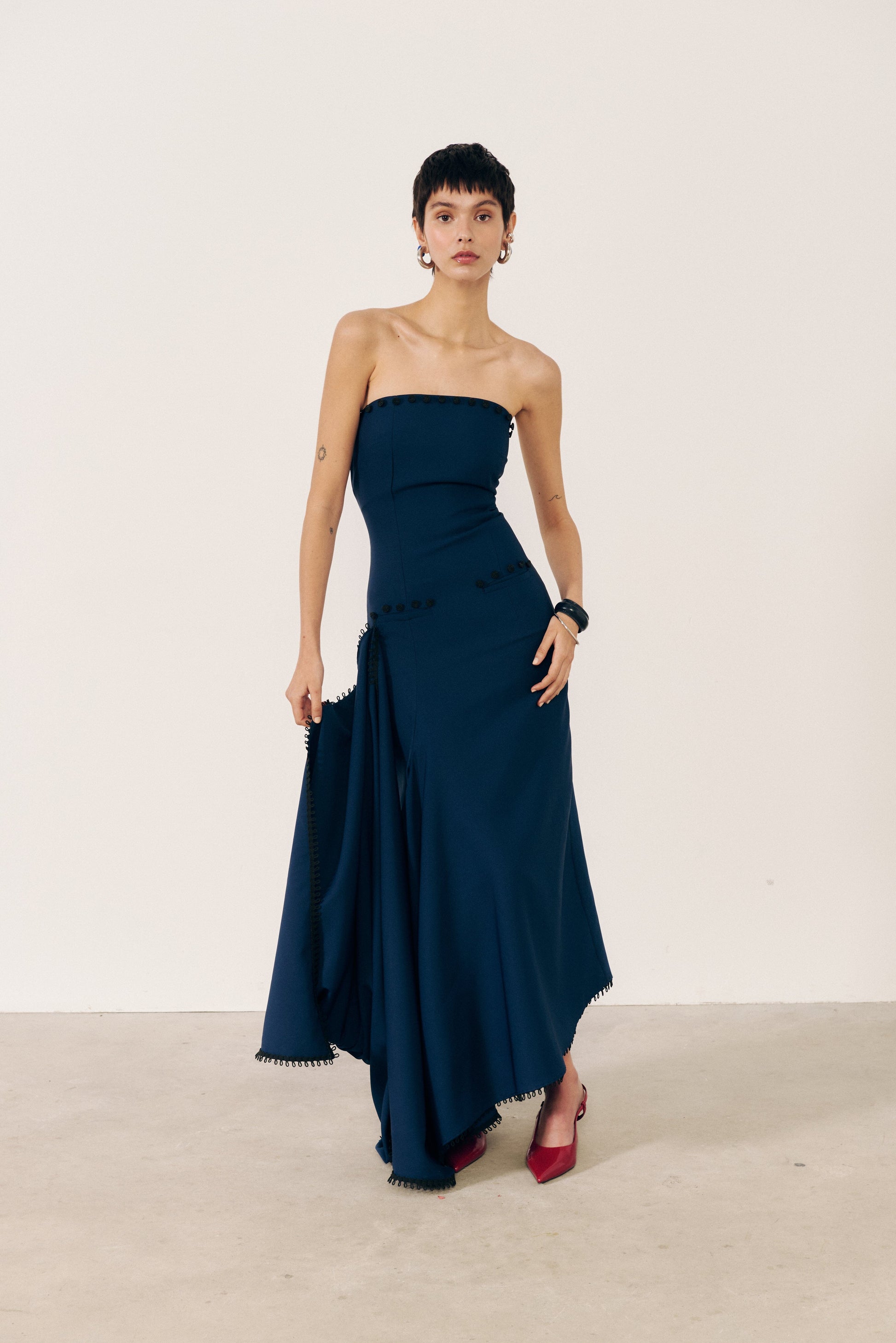 Vestido con cola drapeado PRE-ORDER Dresses E.R.A.X. 