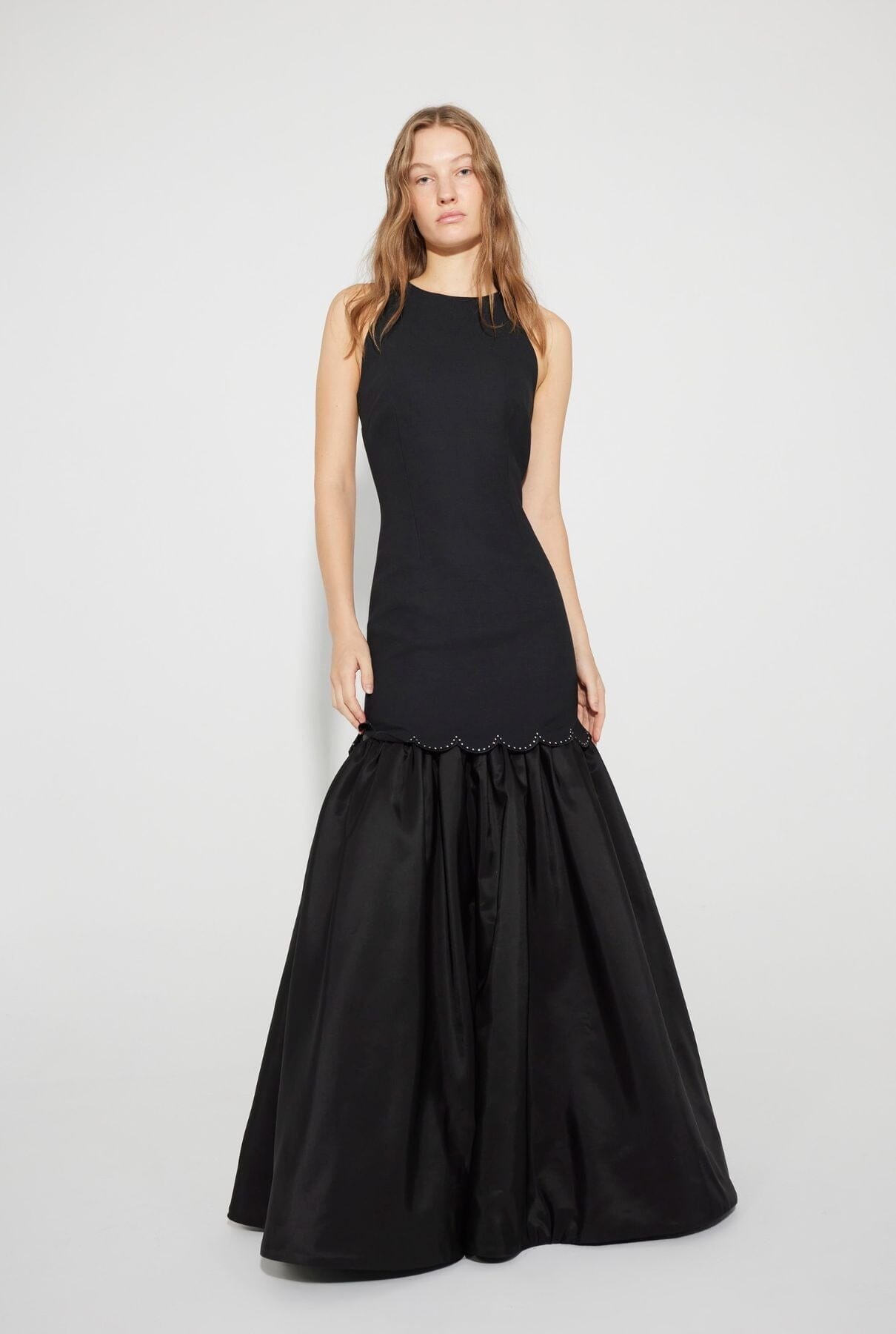 Vestido de crep negro con volante Dresses Tot-Hom 