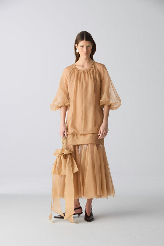 Vestido de organza con volumen arquitectónico Dresses Miguel Marinero 