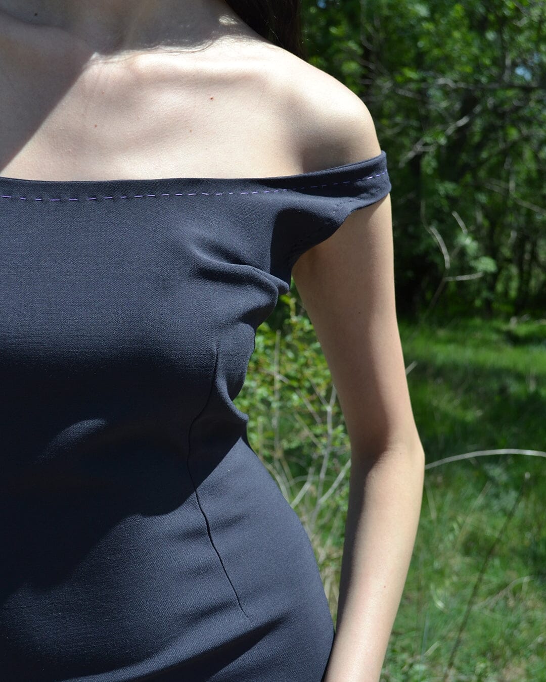 VESTIDO ESCOTE ABIERTO REDONDO GRIS OSCURO Dresses Luciana Estudio 