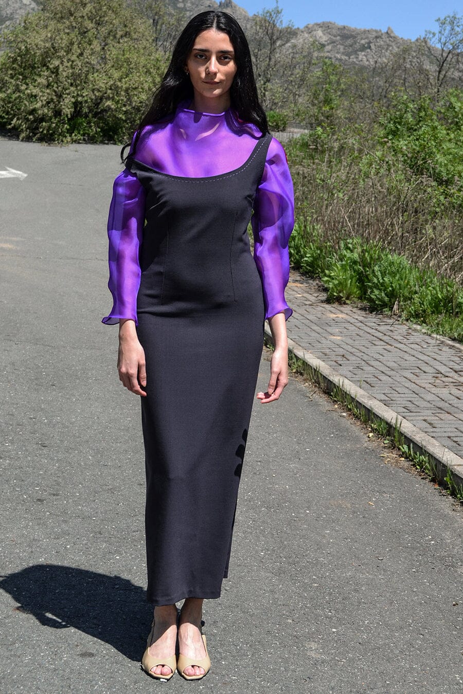 VESTIDO ESCOTE ABIERTO REDONDO GRIS OSCURO Dresses Luciana Estudio 
