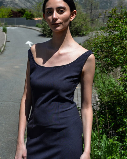 VESTIDO ESCOTE ABIERTO REDONDO GRIS OSCURO Dresses Luciana Estudio 