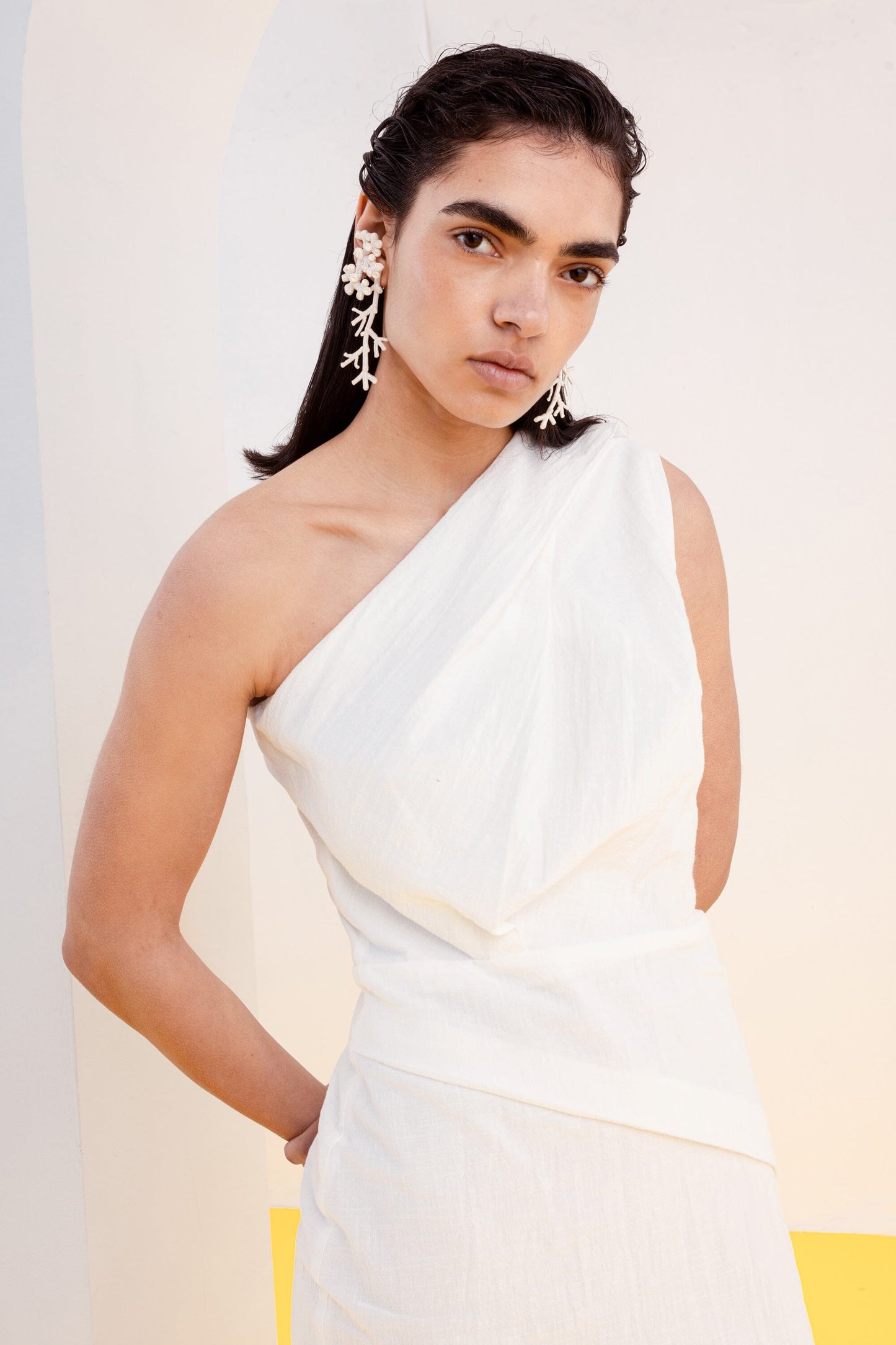 VESTIDO MARELLA CON UN HOMBRO BLANCO Dresses SOY FASCINANTE 