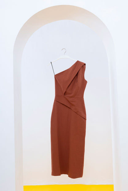 VESTIDO MARELLA CON UN HOMBRO MARRÓN Dresses SOY FASCINANTE 