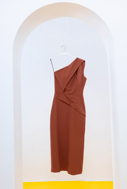 VESTIDO MARELLA CON UN HOMBRO MARRÓN Dresses SOY FASCINANTE 