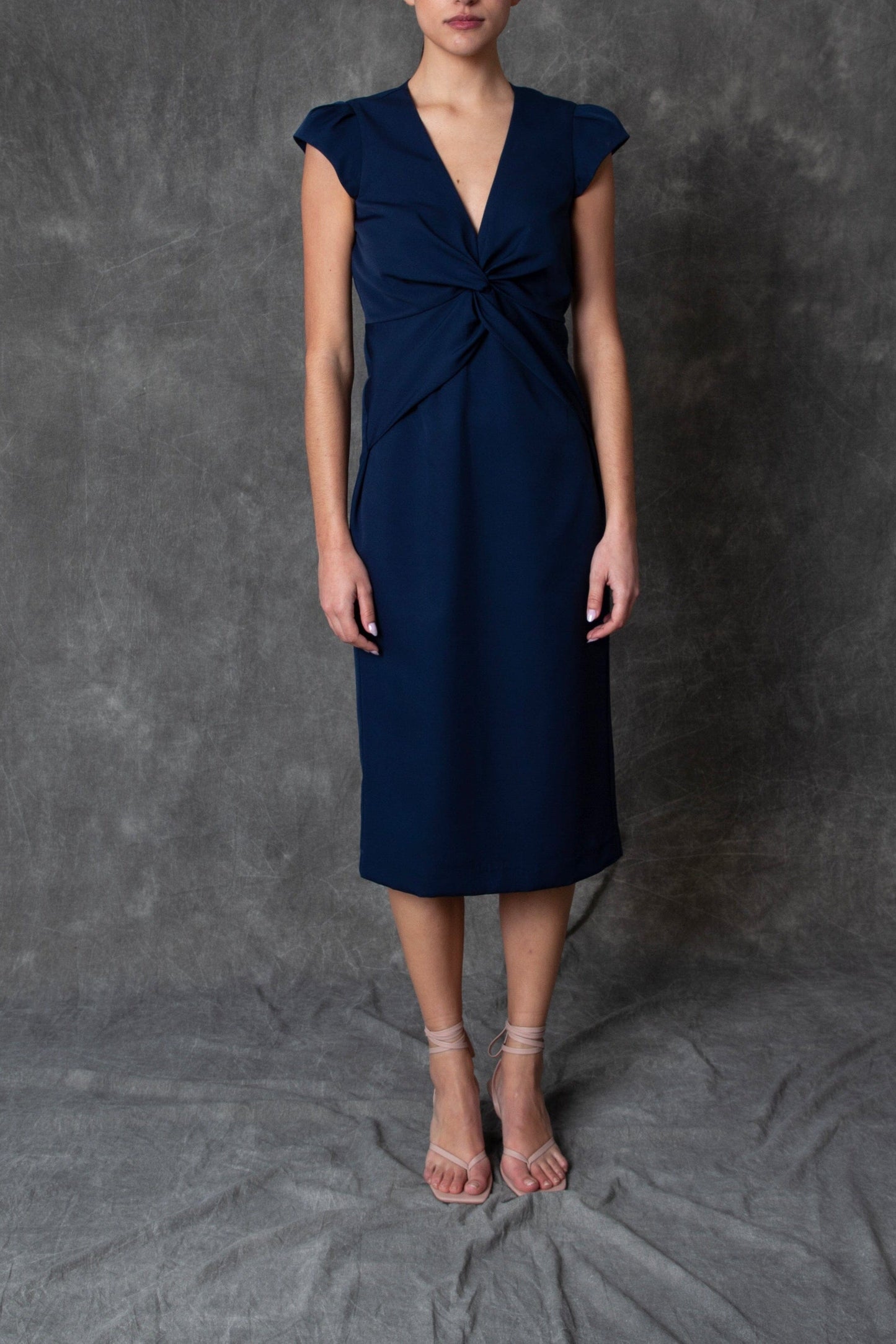 Vestido midi azul marino con drapeado central Dresses Roberto Torretta 