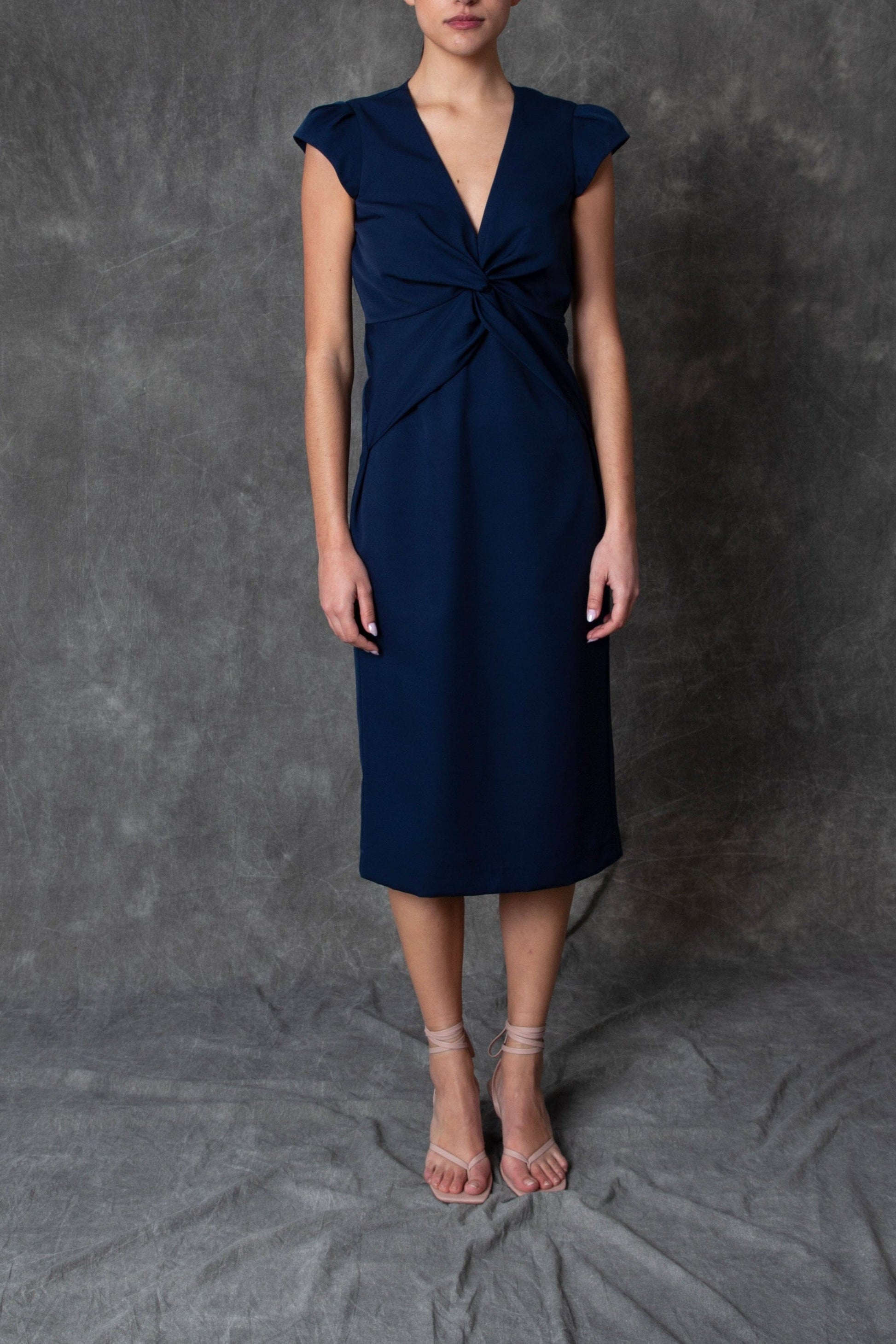 Vestido midi azul marino con drapeado central Dresses Roberto Torretta 