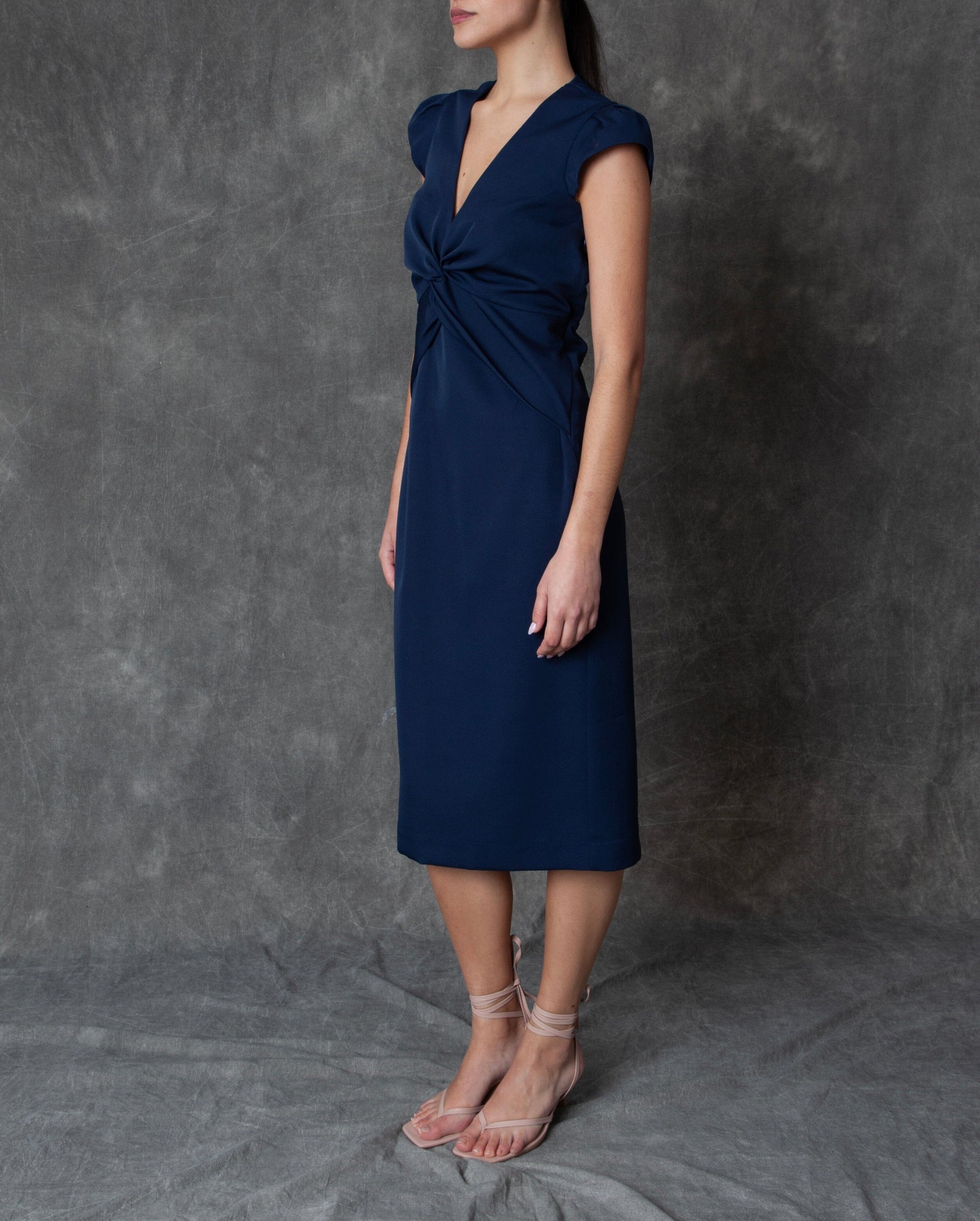 Vestido midi azul marino con drapeado central Dresses Roberto Torretta 